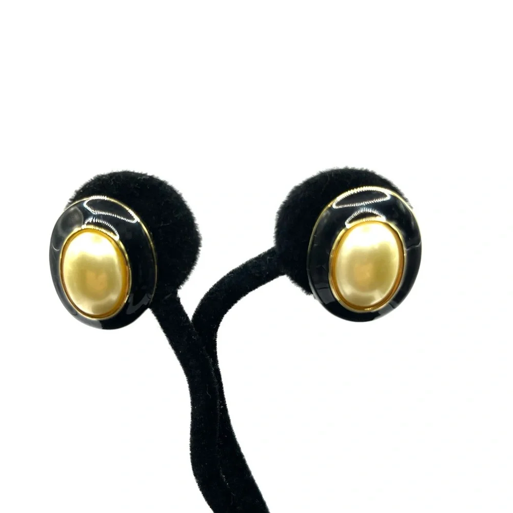 Kenneth Jay Lane Black Resin Earrings with Gold Pearl Centers - Picture 4 of 14
